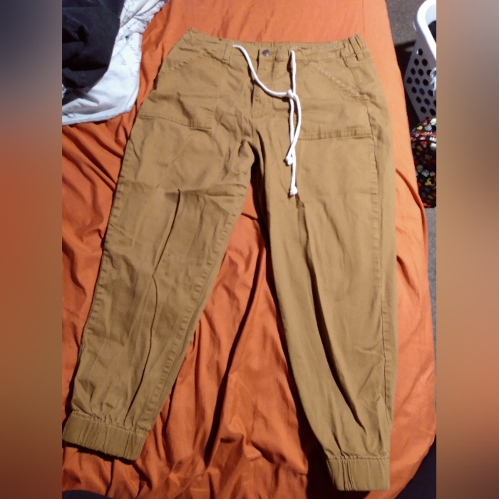 Brown Cargo Capris